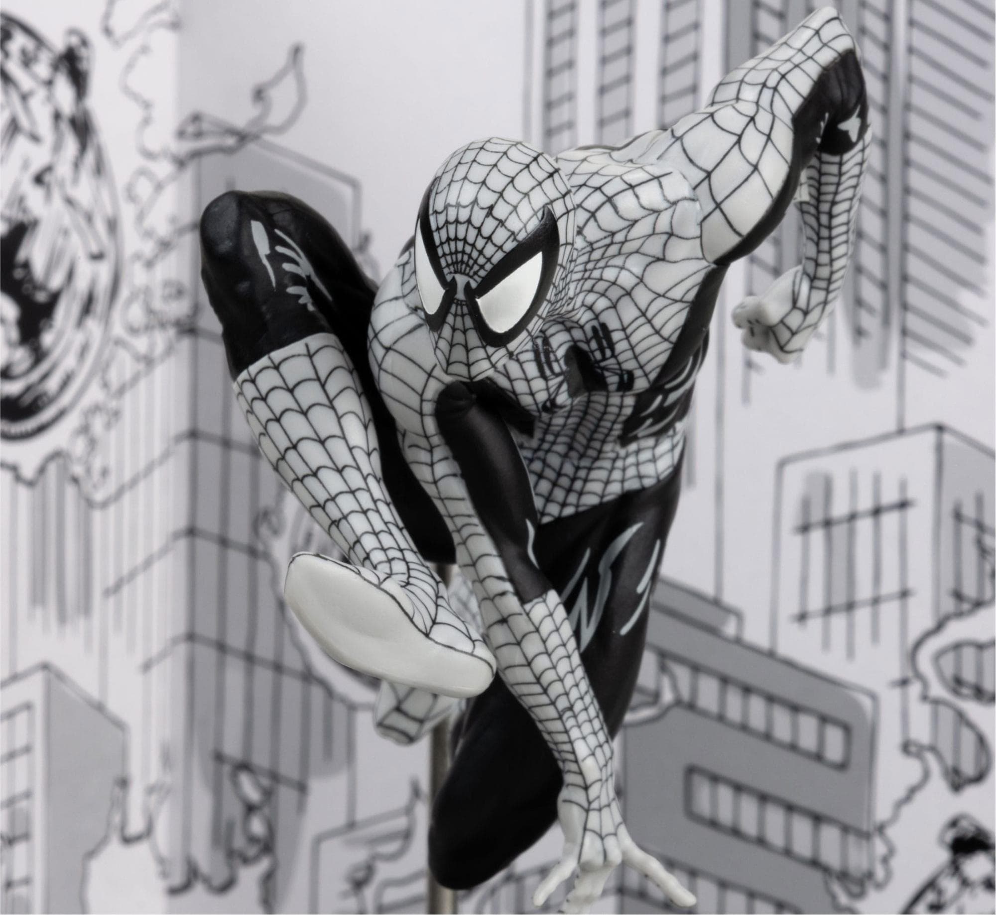 Фигурка FMarvel Spider-Man (Line Art) 1:10th Scale Collectible with Scene (Spider-Man #6) Gold Label