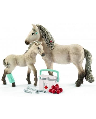 Комплект фигурки Schleich Horse Club - Първа помощ за Хана